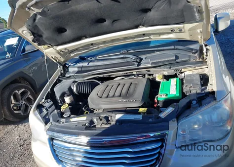 2011 Chrysler Town & Country Touring из США, поврежденный, VIN 2A4RR5DG5BR615227